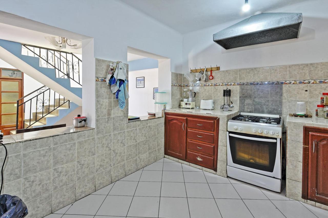 The Celtic Cross Hotel Sucre Bagian luar foto